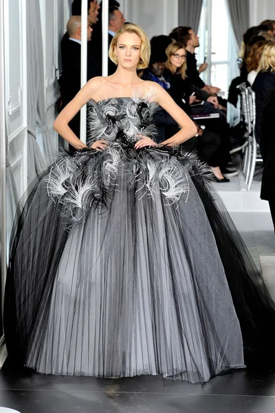 Look 37